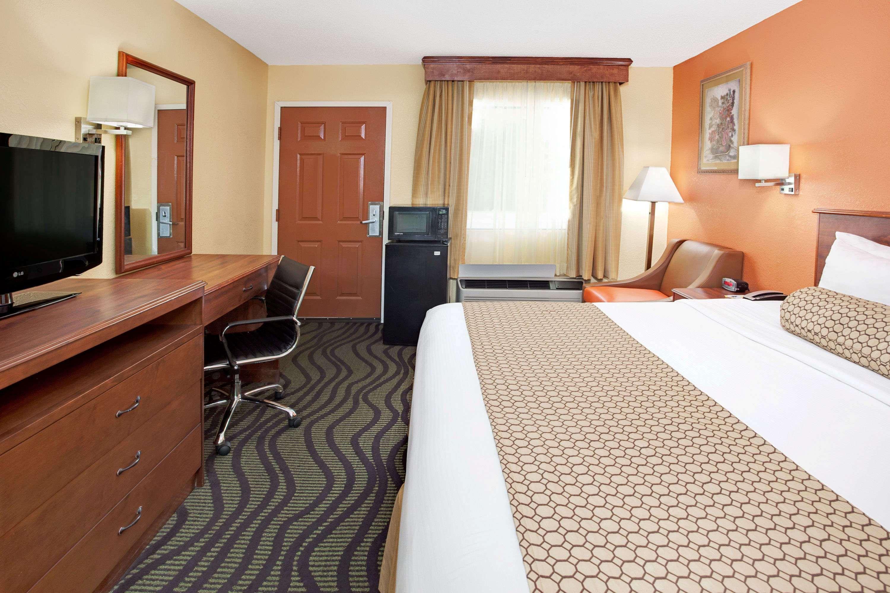 Days Inn By Wyndham Acworth Esterno foto