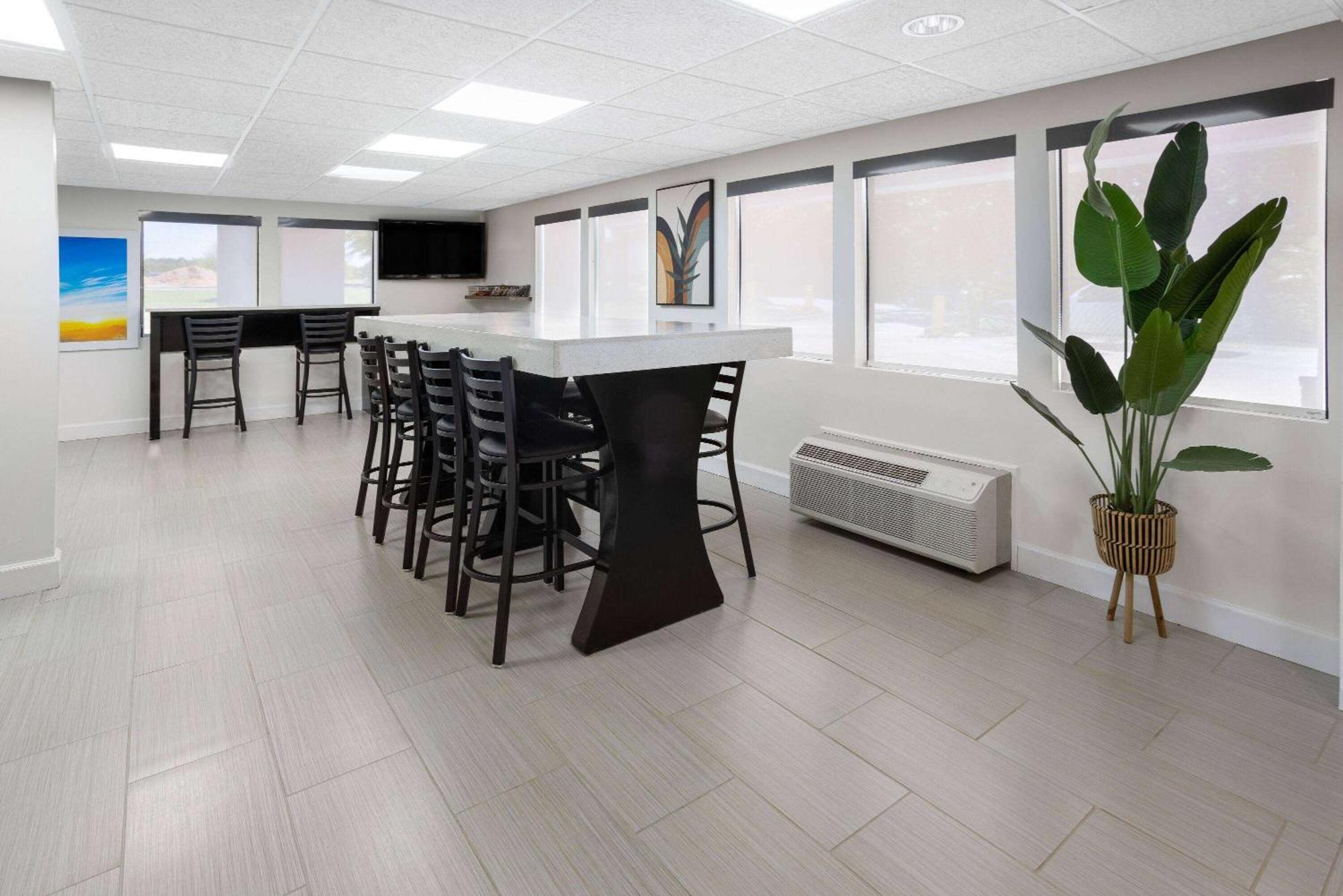 Days Inn By Wyndham Acworth Esterno foto